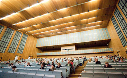 科隆大学：莱茵河西岸的科研圣地