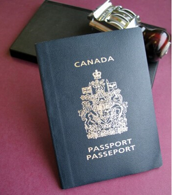 加拿大留学：超级签证VS探亲签证 都是10年哪种更适合你？