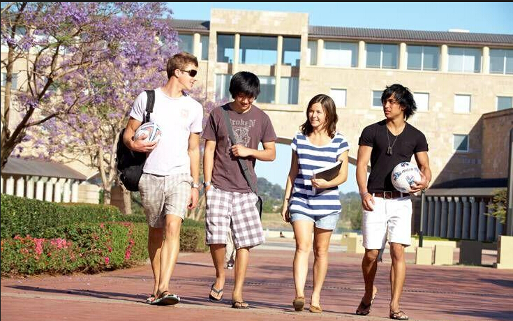 2016年澳洲留学费用之邦德大学付费信息和建议
