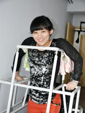 “轮椅女孩”坚毅求学 被5所世界名校青睐