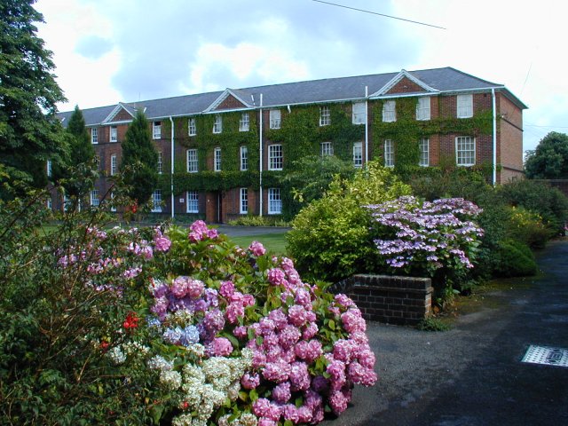 柳橙网英国留学重要通知：雷丁大学2015年硕士押金缴纳的提醒