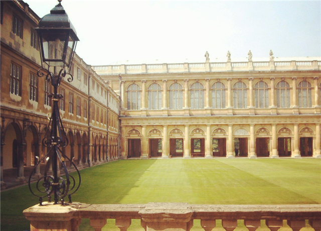 柳橙网英国留学答疑：英国大学预科和本科