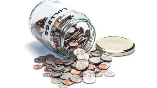 英美高校学费大调整 美国留学或将更“实惠”.jpg