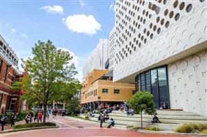 斯威本大学专升硕双选择，多快好省让你拿硕士学位！
