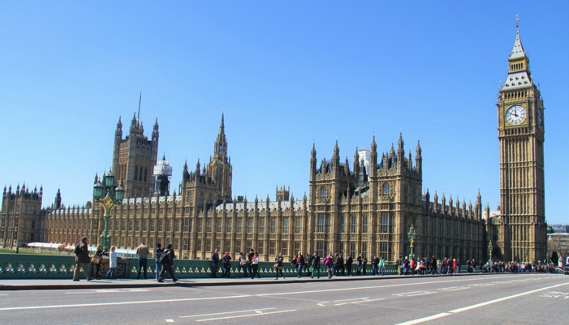 想从事游戏行业，英国留学有哪些硕士专业可选？