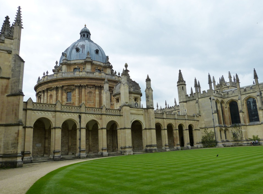 高考后留学英国，有哪些英国大学接受高考成绩申请？
